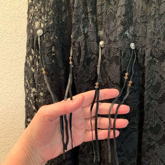 black lace tiered skirt with leather and bead ties one size great condition - Picture 4 of 8